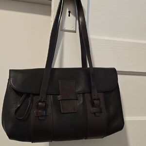 Elegant Black and Brown Leather Gucci Shoulder Bag